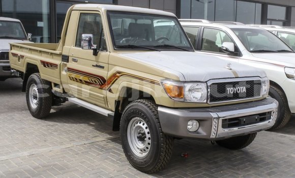 Acheter Import Voiture Toyota Land Cruiser Beige à Import - Dubai, Ali Sabieh Region Acheter Import Voiture Toyota Land Cruiser Beige à Import - Dubai, Ali Sabieh Region