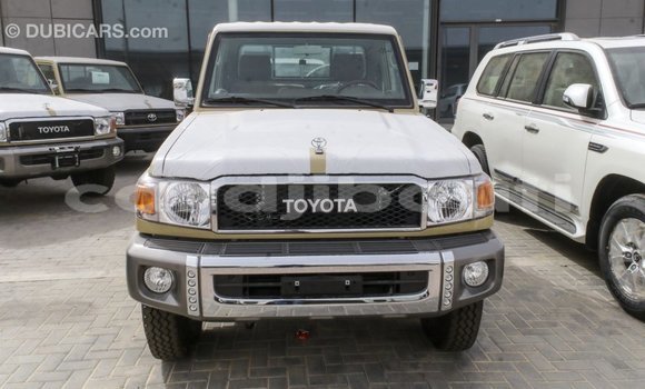 Acheter Import Voiture Toyota Land Cruiser Beige à Import - Dubai, Ali Sabieh Region Acheter Import Voiture Toyota Land Cruiser Beige à Import - Dubai, Ali Sabieh Region