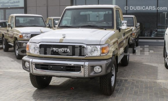 Acheter Import Voiture Toyota Land Cruiser Beige à Import - Dubai, Ali Sabieh Region Acheter Import Voiture Toyota Land Cruiser Beige à Import - Dubai, Ali Sabieh Region