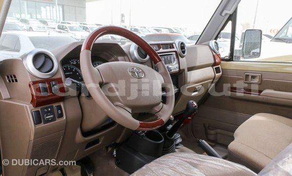 Acheter Import Voiture Toyota Land Cruiser Beige à Import - Dubai, Ali Sabieh Region Acheter Import Voiture Toyota Land Cruiser Beige à Import - Dubai, Ali Sabieh Region