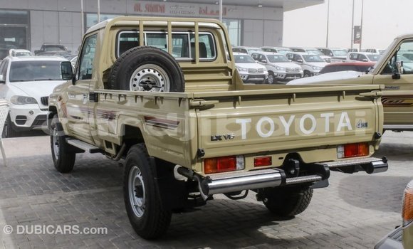 Acheter Import Voiture Toyota Land Cruiser Beige à Import - Dubai, Ali Sabieh Region Acheter Import Voiture Toyota Land Cruiser Beige à Import - Dubai, Ali Sabieh Region