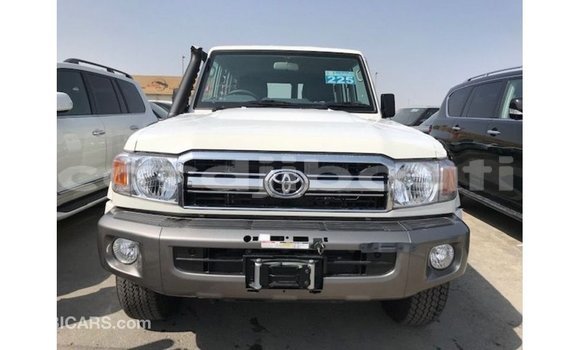 Acheter Import Voiture Toyota Land Cruiser Blanc à Import - Dubai, Ali Sabieh Region Acheter Import Voiture Toyota Land Cruiser Blanc à Import - Dubai, Ali Sabieh Region