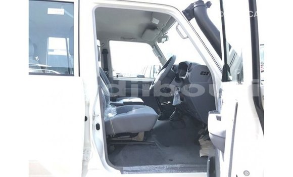 Acheter Import Voiture Toyota Land Cruiser Blanc à Import - Dubai, Ali Sabieh Region Acheter Import Voiture Toyota Land Cruiser Blanc à Import - Dubai, Ali Sabieh Region