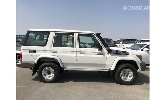Acheter Import Voiture Toyota Land Cruiser Blanc à Import - Dubai, Ali Sabieh Region Acheter Import Voiture Toyota Land Cruiser Blanc à Import - Dubai, Ali Sabieh Region