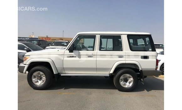 Acheter Import Voiture Toyota Land Cruiser Blanc à Import - Dubai, Ali Sabieh Region Acheter Import Voiture Toyota Land Cruiser Blanc à Import - Dubai, Ali Sabieh Region