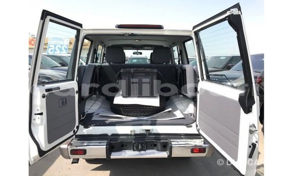 Acheter Import Voiture Toyota Land Cruiser Blanc à Import - Dubai, Ali Sabieh Region Acheter Import Voiture Toyota Land Cruiser Blanc à Import - Dubai, Ali Sabieh Region