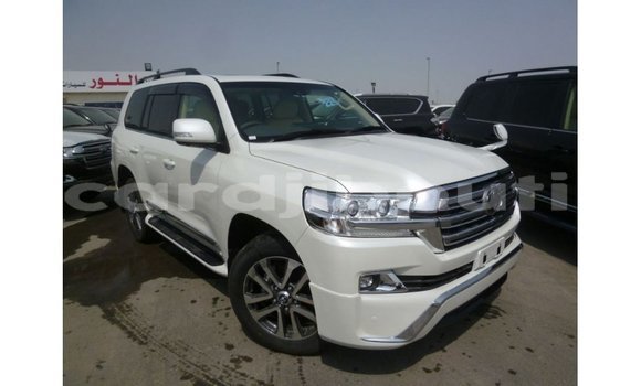 Acheter Import Voiture Toyota Land Cruiser Blanc à Import - Dubai, Ali Sabieh Region Acheter Import Voiture Toyota Land Cruiser Blanc à Import - Dubai, Ali Sabieh Region