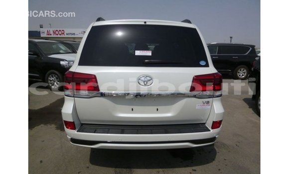 Acheter Import Voiture Toyota Land Cruiser Blanc à Import - Dubai, Ali Sabieh Region Acheter Import Voiture Toyota Land Cruiser Blanc à Import - Dubai, Ali Sabieh Region