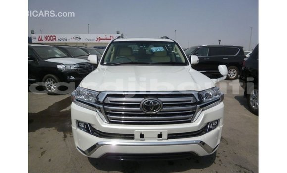 Acheter Import Voiture Toyota Land Cruiser Blanc à Import - Dubai, Ali Sabieh Region Acheter Import Voiture Toyota Land Cruiser Blanc à Import - Dubai, Ali Sabieh Region