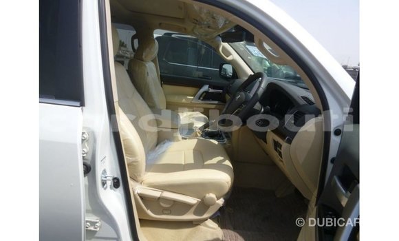 Acheter Import Voiture Toyota Land Cruiser Blanc à Import - Dubai, Ali Sabieh Region Acheter Import Voiture Toyota Land Cruiser Blanc à Import - Dubai, Ali Sabieh Region