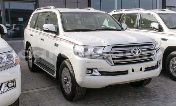 Acheter Import Voiture Toyota Land Cruiser Blanc à Import - Dubai, Ali Sabieh Region Acheter Import Voiture Toyota Land Cruiser Blanc à Import - Dubai, Ali Sabieh Region