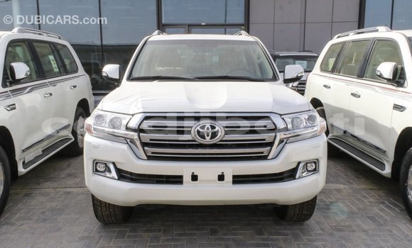 Acheter Import Voiture Toyota Land Cruiser Blanc à Import - Dubai, Ali Sabieh Region Acheter Import Voiture Toyota Land Cruiser Blanc à Import - Dubai, Ali Sabieh Region