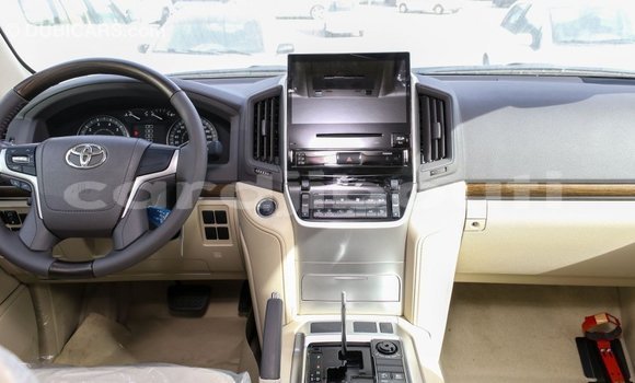 Acheter Import Voiture Toyota Land Cruiser Blanc à Import - Dubai, Ali Sabieh Region Acheter Import Voiture Toyota Land Cruiser Blanc à Import - Dubai, Ali Sabieh Region
