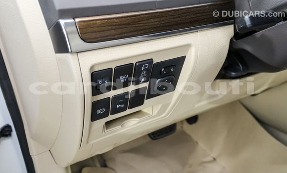 Acheter Import Voiture Toyota Land Cruiser Blanc à Import - Dubai, Ali Sabieh Region Acheter Import Voiture Toyota Land Cruiser Blanc à Import - Dubai, Ali Sabieh Region