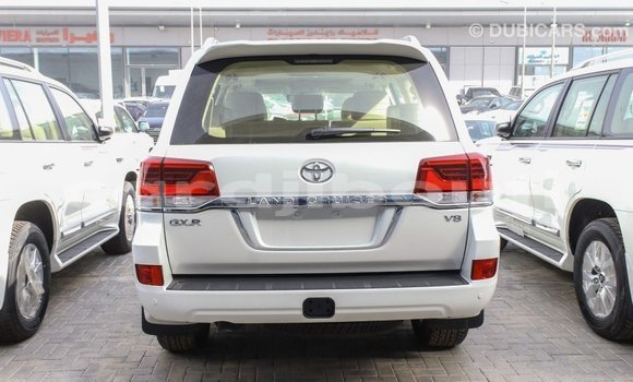 Acheter Import Voiture Toyota Land Cruiser Blanc à Import - Dubai, Ali Sabieh Region Acheter Import Voiture Toyota Land Cruiser Blanc à Import - Dubai, Ali Sabieh Region