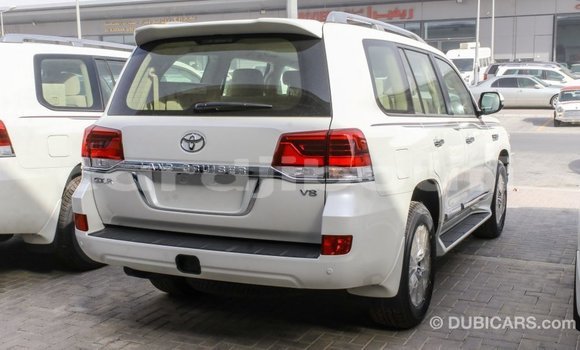 Acheter Import Voiture Toyota Land Cruiser Blanc à Import - Dubai, Ali Sabieh Region Acheter Import Voiture Toyota Land Cruiser Blanc à Import - Dubai, Ali Sabieh Region