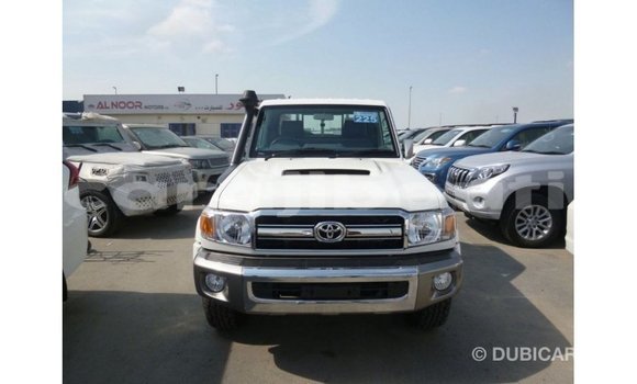 Acheter Import Voiture Toyota Land Cruiser Blanc à Import - Dubai, Ali Sabieh Region Acheter Import Voiture Toyota Land Cruiser Blanc à Import - Dubai, Ali Sabieh Region