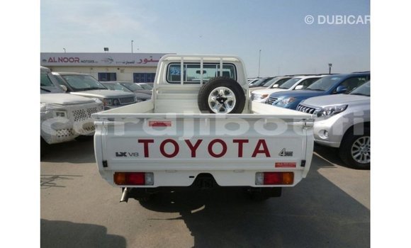 Acheter Import Voiture Toyota Land Cruiser Blanc à Import - Dubai, Ali Sabieh Region Acheter Import Voiture Toyota Land Cruiser Blanc à Import - Dubai, Ali Sabieh Region