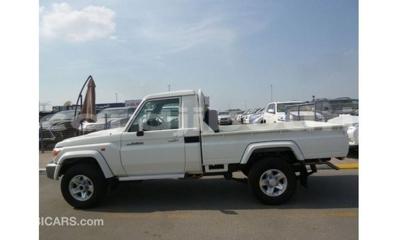 Acheter Import Voiture Toyota Land Cruiser Blanc à Import - Dubai, Ali Sabieh Region Acheter Import Voiture Toyota Land Cruiser Blanc à Import - Dubai, Ali Sabieh Region