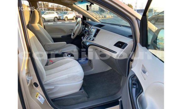 Buy Import Toyota Sienna Other Car in Import - Dubai in Ali Sabieh Region Buy Import Toyota Sienna Other Car in Import - Dubai in Ali Sabieh Region