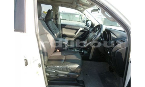 Acheter Import Voiture Toyota Prado Blanc à Import - Dubai, Ali Sabieh Region Acheter Import Voiture Toyota Prado Blanc à Import - Dubai, Ali Sabieh Region