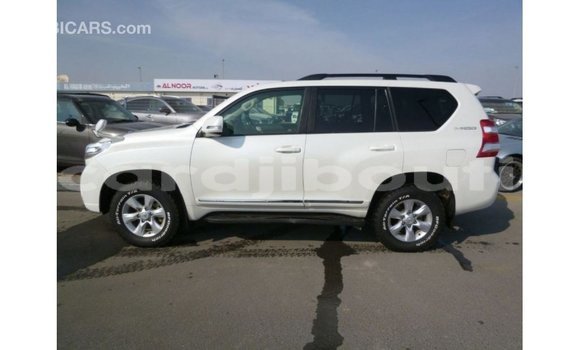 Acheter Import Voiture Toyota Prado Blanc à Import - Dubai, Ali Sabieh Region Acheter Import Voiture Toyota Prado Blanc à Import - Dubai, Ali Sabieh Region