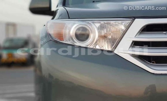 Buy Import Toyota Highlander Green Car in Import - Dubai in Ali Sabieh Region Buy Import Toyota Highlander Green Car in Import - Dubai in Ali Sabieh Region
