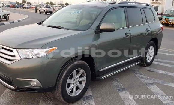 Buy Import Toyota Highlander Green Car in Import - Dubai in Ali Sabieh Region Buy Import Toyota Highlander Green Car in Import - Dubai in Ali Sabieh Region