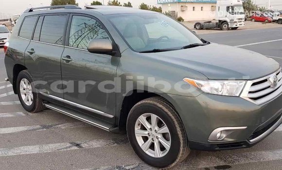 Buy Import Toyota Highlander Green Car in Import - Dubai in Ali Sabieh Region Buy Import Toyota Highlander Green Car in Import - Dubai in Ali Sabieh Region