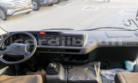 Acheter Import Voiture Toyota Coaster Blanc à Import - Dubai, Ali Sabieh Region Acheter Import Voiture Toyota Coaster Blanc à Import - Dubai, Ali Sabieh Region