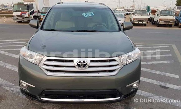 Buy Import Toyota Highlander Green Car in Import - Dubai in Ali Sabieh Region Buy Import Toyota Highlander Green Car in Import - Dubai in Ali Sabieh Region