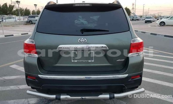 Buy Import Toyota Highlander Green Car in Import - Dubai in Ali Sabieh Region Buy Import Toyota Highlander Green Car in Import - Dubai in Ali Sabieh Region