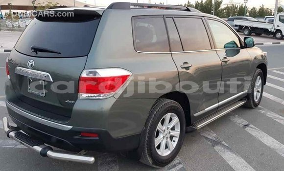 Buy Import Toyota Highlander Green Car in Import - Dubai in Ali Sabieh Region Buy Import Toyota Highlander Green Car in Import - Dubai in Ali Sabieh Region
