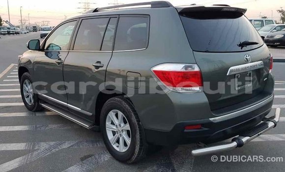 Buy Import Toyota Highlander Green Car in Import - Dubai in Ali Sabieh Region Buy Import Toyota Highlander Green Car in Import - Dubai in Ali Sabieh Region