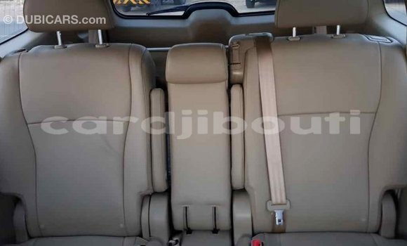 Buy Import Toyota Highlander Green Car in Import - Dubai in Ali Sabieh Region Buy Import Toyota Highlander Green Car in Import - Dubai in Ali Sabieh Region