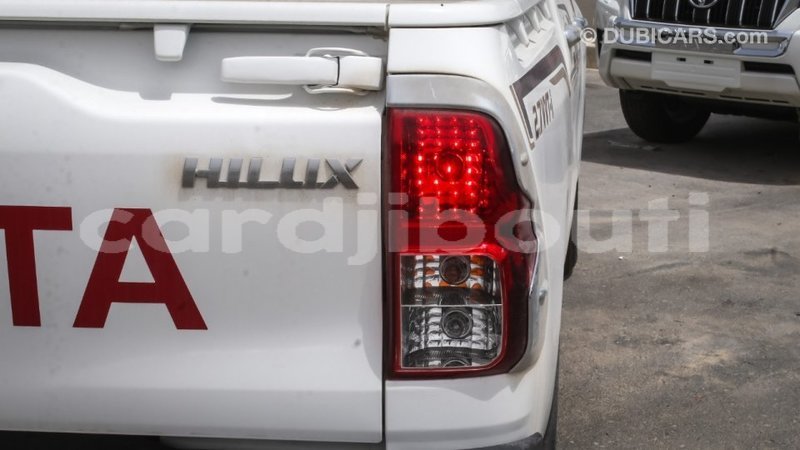 Big with watermark toyota hilux ali sabieh region import dubai 2625