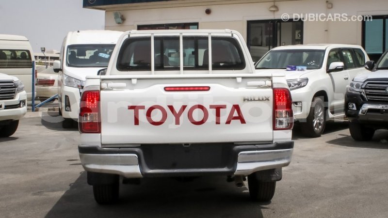Big with watermark toyota hilux ali sabieh region import dubai 2625