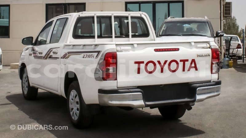 Big with watermark toyota hilux ali sabieh region import dubai 2625