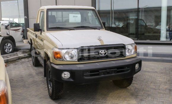 Acheter Import Voiture Toyota Land Cruiser Beige à Import - Dubai, Ali Sabieh Region Acheter Import Voiture Toyota Land Cruiser Beige à Import - Dubai, Ali Sabieh Region
