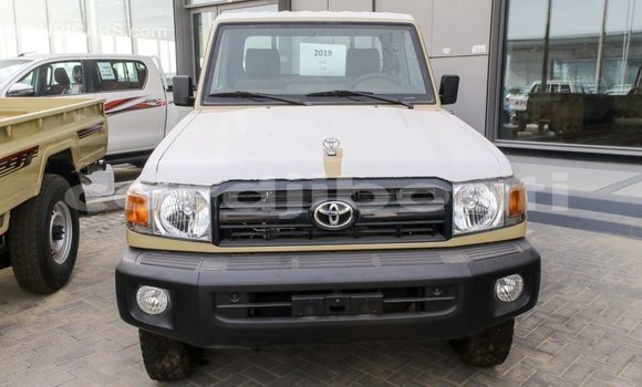 Acheter Import Voiture Toyota Land Cruiser Beige à Import - Dubai, Ali Sabieh Region Acheter Import Voiture Toyota Land Cruiser Beige à Import - Dubai, Ali Sabieh Region