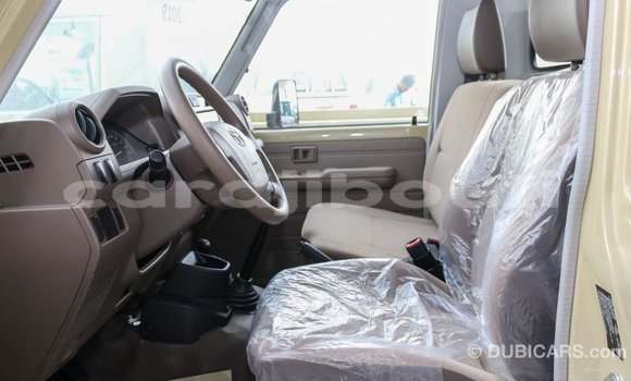 Acheter Import Voiture Toyota Land Cruiser Beige à Import - Dubai, Ali Sabieh Region Acheter Import Voiture Toyota Land Cruiser Beige à Import - Dubai, Ali Sabieh Region