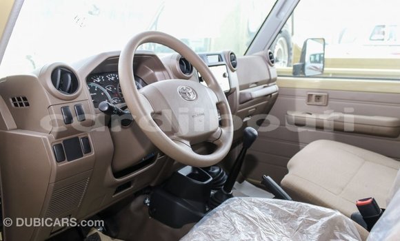 Acheter Import Voiture Toyota Land Cruiser Beige à Import - Dubai, Ali Sabieh Region Acheter Import Voiture Toyota Land Cruiser Beige à Import - Dubai, Ali Sabieh Region