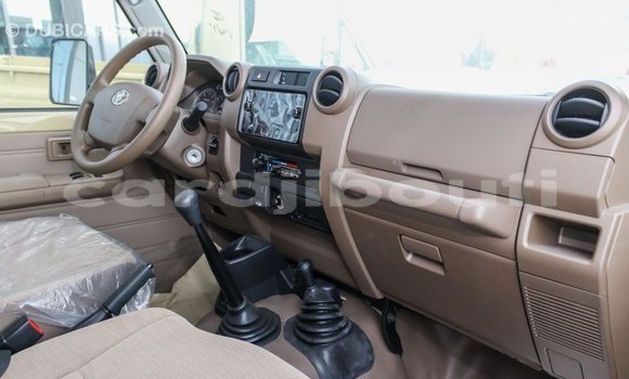 Acheter Import Voiture Toyota Land Cruiser Beige à Import - Dubai, Ali Sabieh Region Acheter Import Voiture Toyota Land Cruiser Beige à Import - Dubai, Ali Sabieh Region