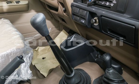 Acheter Import Voiture Toyota Land Cruiser Beige à Import - Dubai, Ali Sabieh Region Acheter Import Voiture Toyota Land Cruiser Beige à Import - Dubai, Ali Sabieh Region