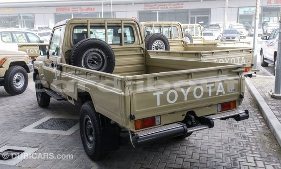Acheter Import Voiture Toyota Land Cruiser Beige à Import - Dubai, Ali Sabieh Region Acheter Import Voiture Toyota Land Cruiser Beige à Import - Dubai, Ali Sabieh Region