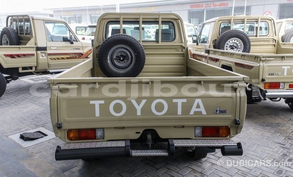 Acheter Import Voiture Toyota Land Cruiser Beige à Import - Dubai, Ali Sabieh Region Acheter Import Voiture Toyota Land Cruiser Beige à Import - Dubai, Ali Sabieh Region