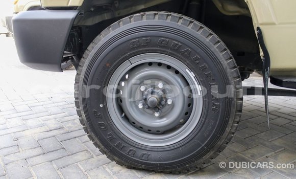 Acheter Import Voiture Toyota Land Cruiser Beige à Import - Dubai, Ali Sabieh Region Acheter Import Voiture Toyota Land Cruiser Beige à Import - Dubai, Ali Sabieh Region
