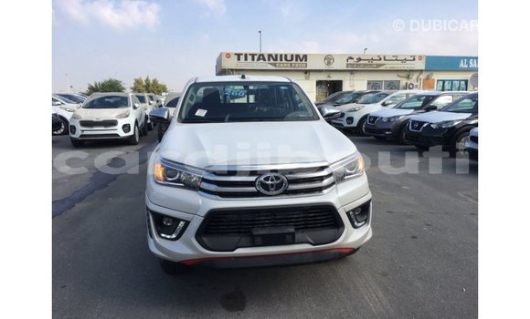 Acheter Import Voiture Toyota Hilux Blanc à Import - Dubai, Ali Sabieh Region Acheter Import Voiture Toyota Hilux Blanc à Import - Dubai, Ali Sabieh Region