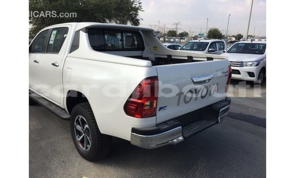 Acheter Import Voiture Toyota Hilux Blanc à Import - Dubai, Ali Sabieh Region Acheter Import Voiture Toyota Hilux Blanc à Import - Dubai, Ali Sabieh Region
