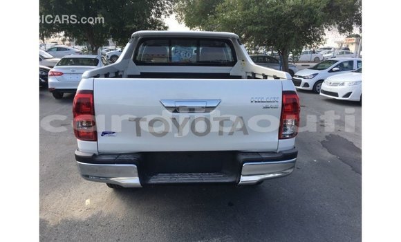 Acheter Import Voiture Toyota Hilux Blanc à Import - Dubai, Ali Sabieh Region Acheter Import Voiture Toyota Hilux Blanc à Import - Dubai, Ali Sabieh Region